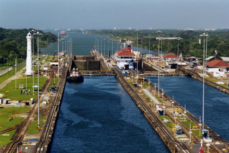 Historia Pregunta Trivia: ¿En qué año se transfirió el control real del Canal de Panamá al pueblo panameño?