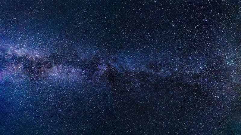 Наука Вопрос: Какое количество звезд, по современным оценкам астрономов, содержит галактика Млечный Путь, в которой находятся Земля, Солнечная система и все отдельные звёзды, видимые невооружённым глазом?