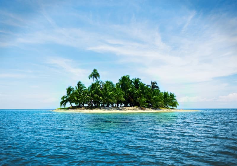 География Вопрос: Какой остров является самым маленьким застроенным островом в мире?