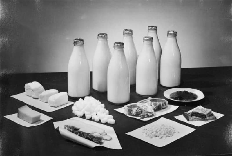 История Вопрос: С 8 января 1940 года в Великобритании, находившейся в состоянии войны с Германией, было введено нормирование продуктов. Какие продукты питания начали нормировать самыми первыми?