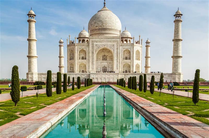 History Trivia Question: Who were the Architects of the Taj Mahal ?