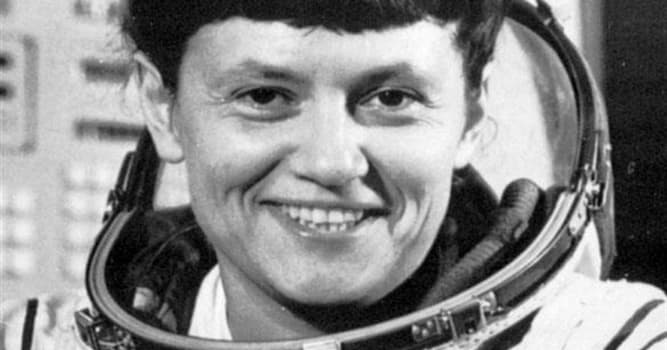 История Вопрос: Кто была первая женщина, вышедшая в открытый космос?