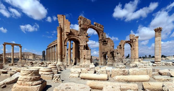 История Вопрос: Кто построил древний город "Пальмира"