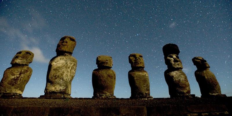 Cultura Pregunta Trivia: ¿Cómo se les llama a las estatuas encontradas en la Isla de Pascua?