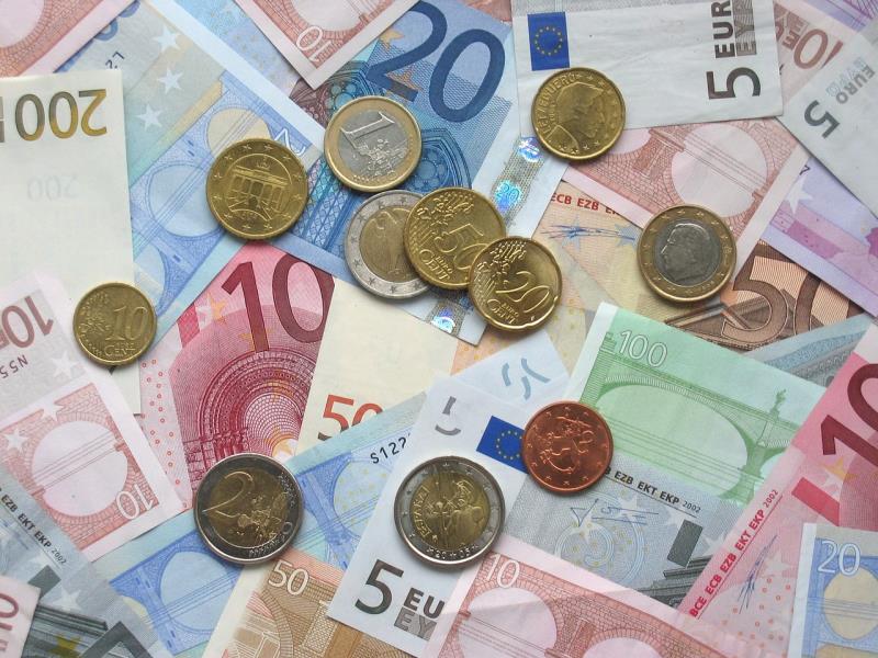 Society Trivia Question: When was the Euro introduced as an accounting currency on the world market?