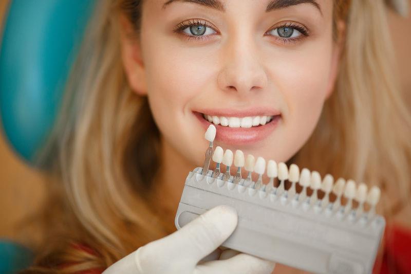 Наука Вопрос: У взрослого человека существует четыре типа зубов: моляры, премоляры, клыки и резцы. Зубов какого типа у нас меньше всего?