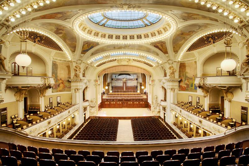 Культура Вопрос: В каком городе находится единственный в Европе концертный зал с естественным освещением?