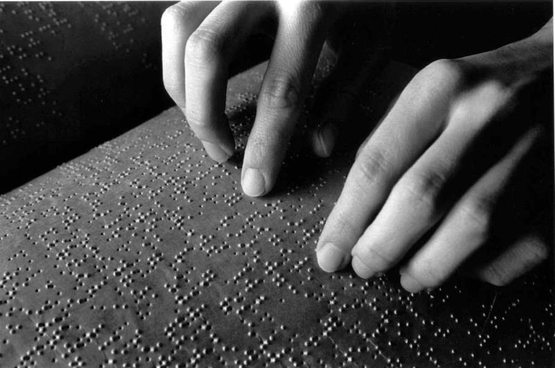 Scienza Domande: Quale sistema venne usato per sviluppare la scrittura tattile braille per i ciechi?