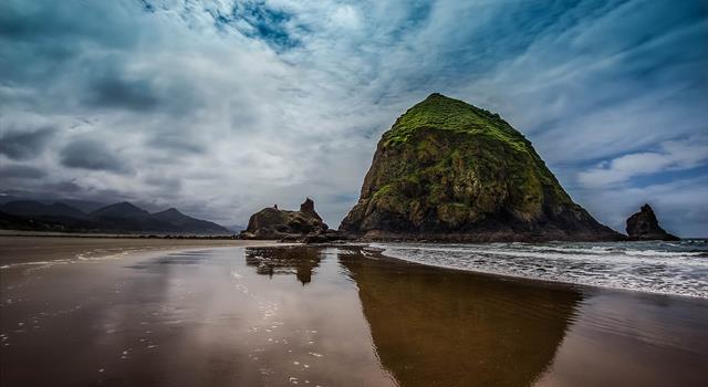 Geography Trivia Question: How many Haystack Rocks are there in Oregon?