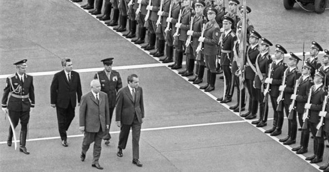 История Вопрос: Кто из этих президентов США не был в СССР (России) с официальным визитом?