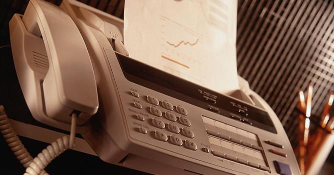 Наука Вопрос: В каком году был выдан первый патент на аппарат, который позволял передавать изображение по проводам и считается первой примитивной факс-машиной?