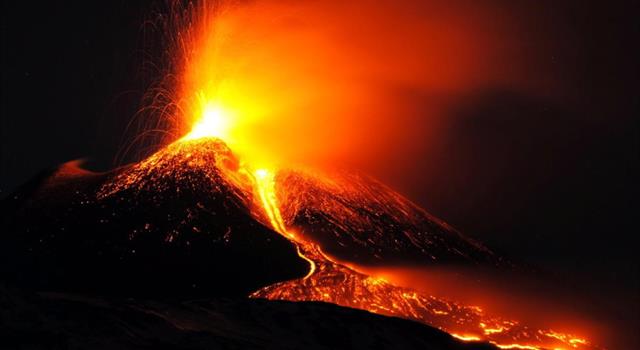 Geografía Pregunta Trivia: ¿Cuál es el volcán italiano más alto?