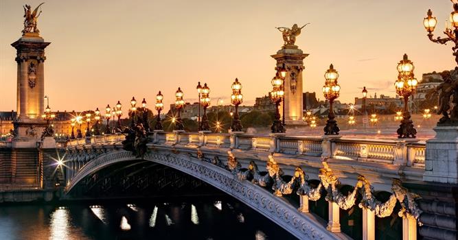 География Вопрос: Как называется старейший мост Парижа?