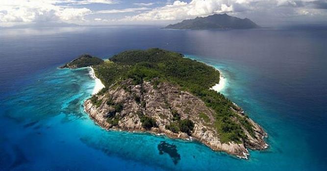 География Вопрос: Какой современный архипелаг первоначально был известен как "Сэндвичевы острова"?