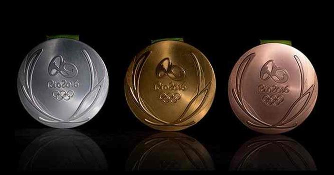 Спорт Вопрос: На начальном этапе Олимпийских игр современности медалями чествовали только победителя и занявшего второе место. А с какого года начали награждать медалями троих победителей, а не двоих?