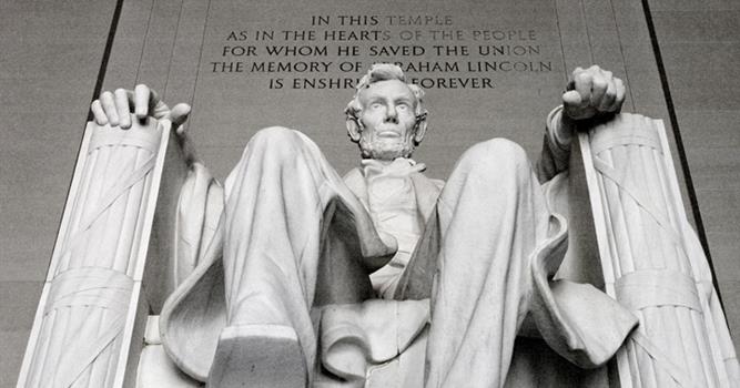 История Вопрос: Сколько звезд было на американском флаге, когда Авраам Линкольн вступил на должность президента?