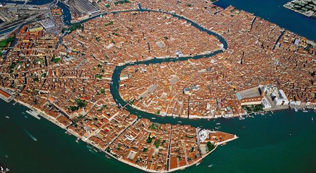 Geography Trivia Question: How many islands make up the city of Venice?