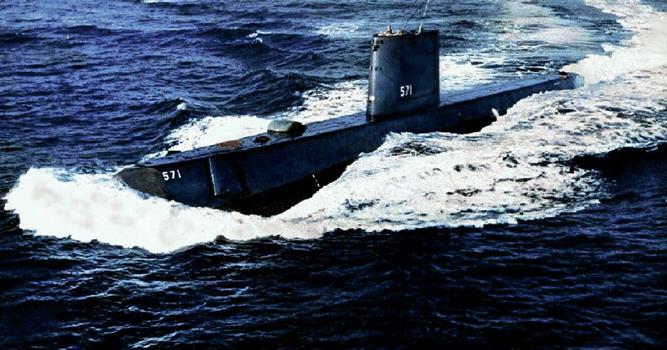 Наука Вопрос: Как называлась первая в мире атомная подводная лодка?