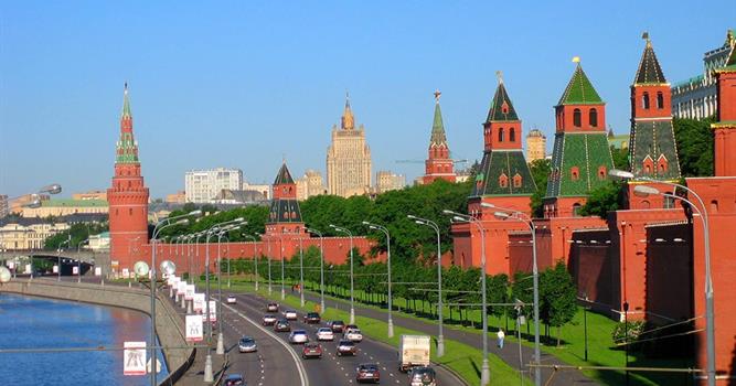 Культура Вопрос: Какая башня Московского кремля не является башней как таковой?