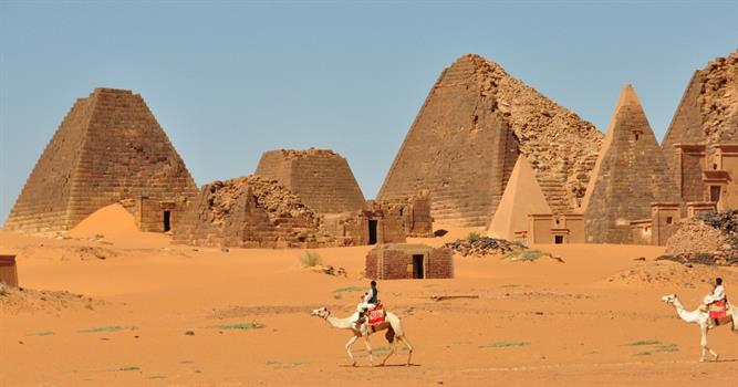 География Вопрос: На территории какого государства находится этот комплекс древних пирамид?