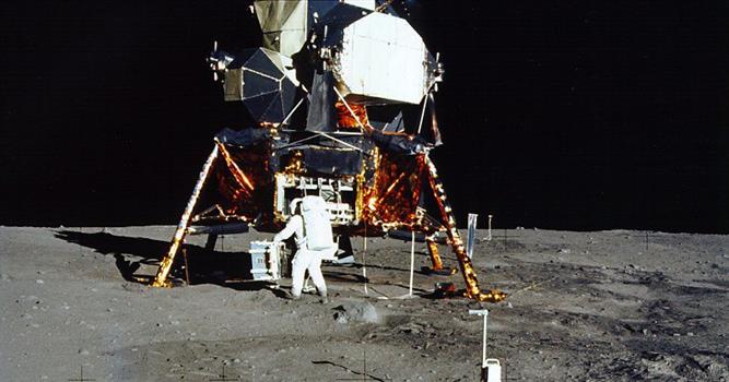 История Вопрос: Нил Армстронг, ступив на поверхность Луны, произнес знаменитую фразу: "Это один маленький шаг для человека, но гигантский скачок для всего человечества". А какую первую фразу произнес его напарник Базз Олдрин, ступивший на Луну вслед за Армстронгом?
