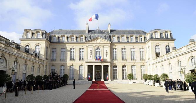 История Вопрос: У кого из перечисленных президентов Франции срок пребывания на этом посту был самым длительным?