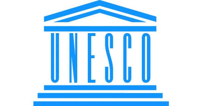 Общество Вопрос: Что обозначает бука "Е" в аббревиатуре ЮНЕСКО?