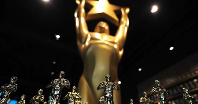 Кино Вопрос: Какая женщина-кинорежиссёр стала первой женщиной-номинантом на премию «Оскар» в категории "За лучшую режиссуру"?