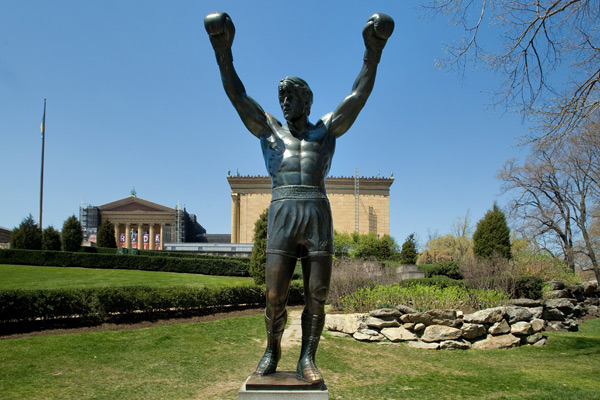 Фільми та серіали Запитання-цікавинка: Хто подарував статую Роккі місту Філадельфія?