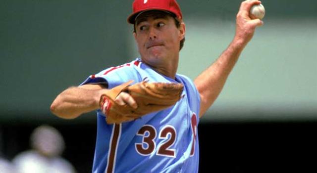 Sport Trivia Question: Which baseball team did Steve Carlton start his career with in 1965?