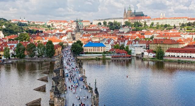 История Вопрос: Через какую реку был построен Карлов мост в Праге?