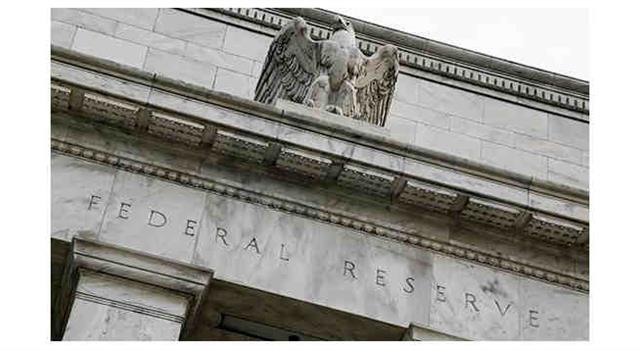 Общество Вопрос: Федера́льная резе́рвная систе́ма США - федеральное агентство, выполняющее функции центрального банка. Она состоит из нескольких федеральных резервных банков. А сколько федеральных резервных банков входит в состав ФРС?