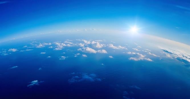 Наука Вопрос: Как называется слой атмосферы, который находится на высоте от 40-50 до 80-90 километров?