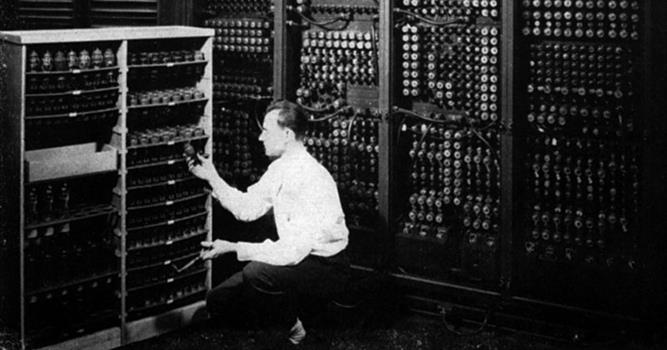 Наука Вопрос: Как называлась первая электронная вычислительная машина (электронный цифровой компьютер) с двоичной системой счисления?
