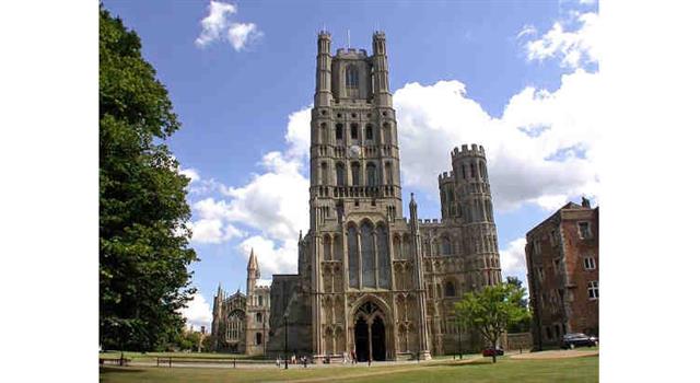 Культура Вопрос: Как называется город в графстве Кембриджшир Англии, в котором расположен неординарный готический собор, изображенный на фото?