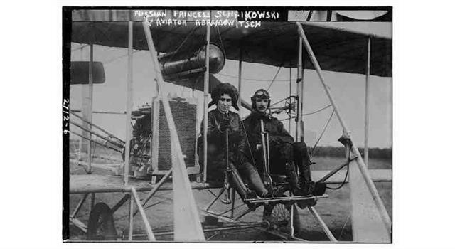 Общество Вопрос: Как закончила свои дни одна из первых русских женщин-авиаторов, первая в мире женщина-военный лётчик княгиня Евгения Шаховская?