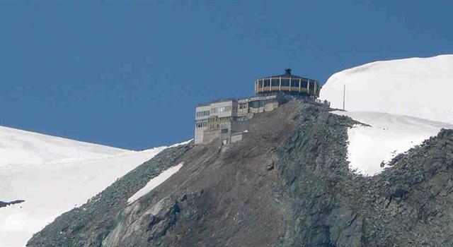 Культура Вопрос: Самый высокогорный в мире вращающийся ресторан «Аллалин» расположен в Швейцарии на горе Миттелаллалин. На какой высоте над уровнем моря он находится?