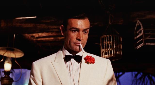 Культура Вопрос: В романах Яна Флеминга агент 007 ездил за рулем Bentley. А на каком автомобиле ездит Джеймс Бонд в первом кинофильме "бондианы" - "Доктор Но" (1962)?