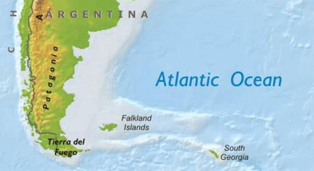 Фолклендские острова на карте Южной Америки. Остров Огненная земля на карте Атлантического океана. Фолклендские острова кому принадлежат. Остров Огненная земля на карте.