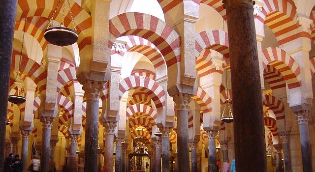 Cultura Pregunta Trivia: ¿En qué año se comenzó a construir la mezquita de Córdoba?