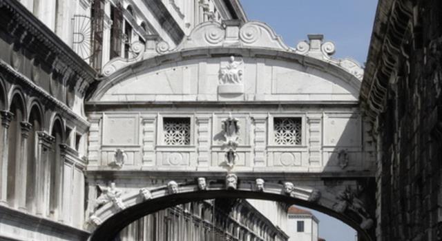 Kultura Pytanie-Ciekawostka: W którym włoskim mieście znajduje się „Most Westchnień” zaprojektowany przez Antonio Contino?