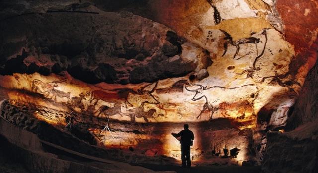 Історія Запитання-цікавинка: Яка печера з перерахованих стала першою, де були виявлені наскальні розписи?
