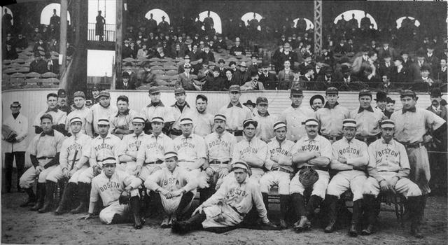 Deporte Pregunta Trivia: ¿Qué equipo de béisbol, ganó la primera serie mundial moderna de las grandes ligas?