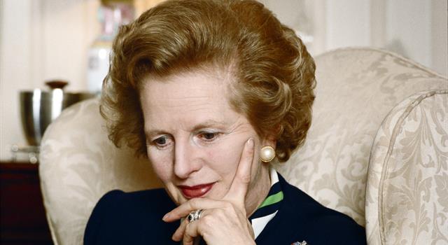 społeczeństwo Pytanie-Ciekawostka: Z jakiego metalu wykonano pomnik Margaret Thatcher znajdujący się wewnątrz Pałacu Westminsterskiego?