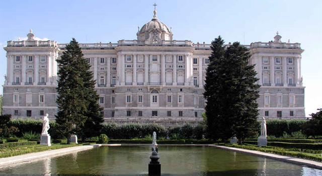 Società Domande: Il Palazzo della Zarzuela è la residenza ufficiale del monarca di quale paese?