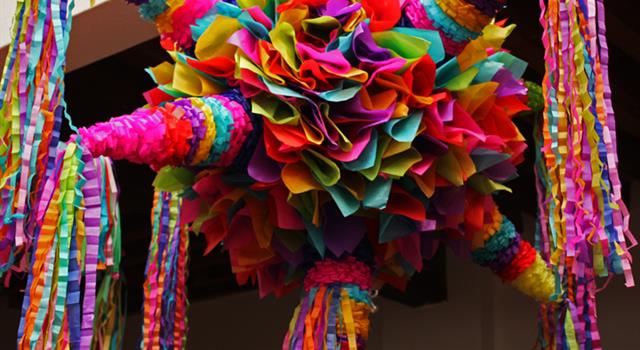 Cultura Pregunta Trivia: En México, en época navideña es tradición romper una piñata en forma de estrella con siete picos. ¿Que representan los siete picos?