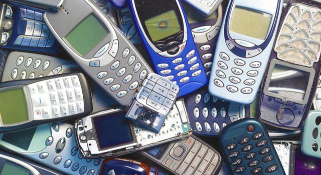 Science Question: Quelle entreprise a été une des premières compagnies à concevoir des téléphones cellulaires ?