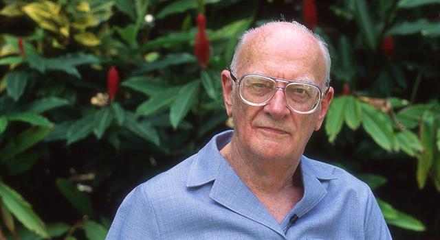 Culture Question: Dans quel pays Arthur C. Clarke a-t-il émigré en 1956 ?