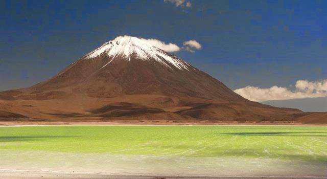 Geografía Pregunta Trivia: ¿En la frontera de qué países se ubica el volcán Licancabur?
