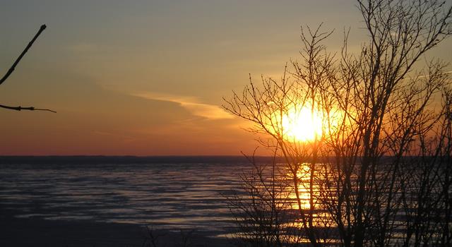 Geography Trivia Question: Which US state has a shoreline on Lake Ontario?